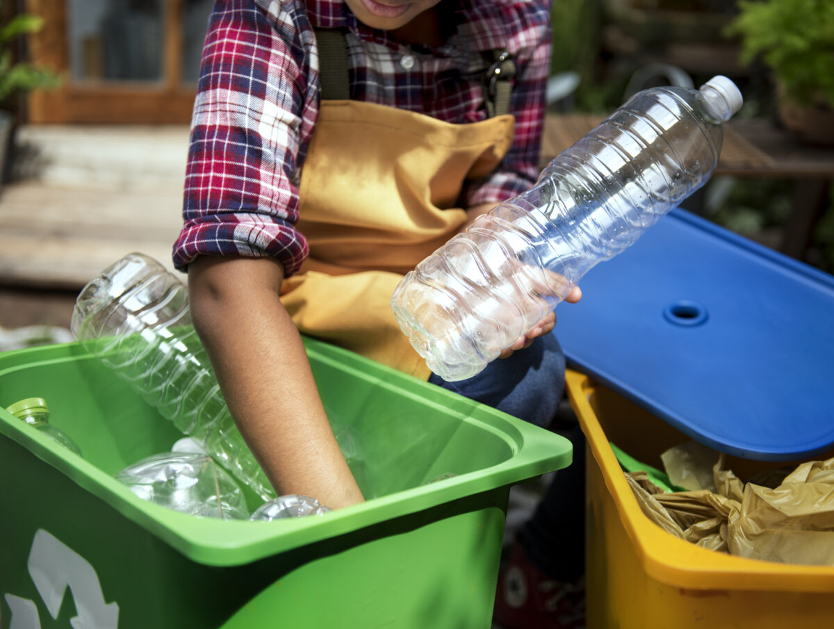 Al momento stai visualizzando Meno rifiuti urbani più riciclo. Troppa plastica… e la importiamo