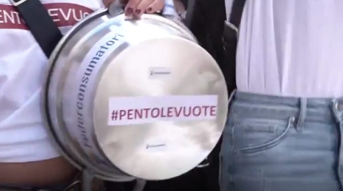 Al momento stai visualizzando “Pentole vuote” la protesta dei consumatori contro il caro vita