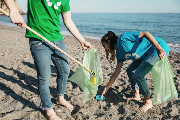 Scopri di più sull'articolo Campagna dell’Ama per le spiagge. La differenziata è un… costume