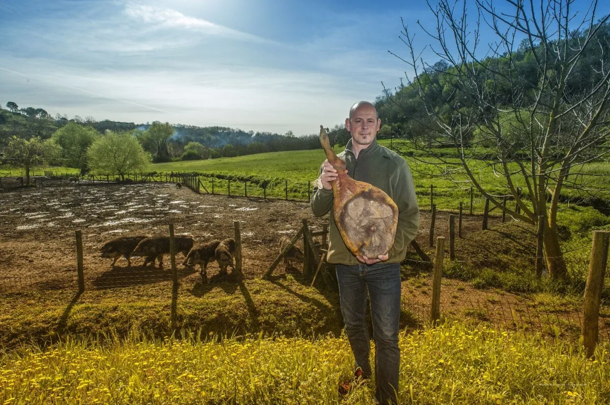 Scopri di più sull'articolo Il “maiale pecora” tutto italiano. Solobrado, da una fattoria del FAI un modello di rispetto per l’ambiente e di esaltazione del gusto