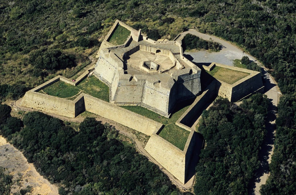 Al momento stai visualizzando L’armonia dell’arte in scena sul Monte Argentario