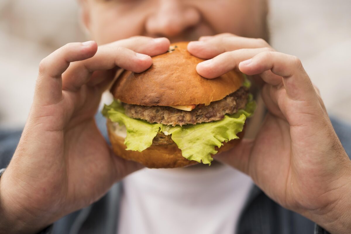 Al momento stai visualizzando Alimentazione: mangiare male costa a ogni italiano quasi 300 euro all’anno