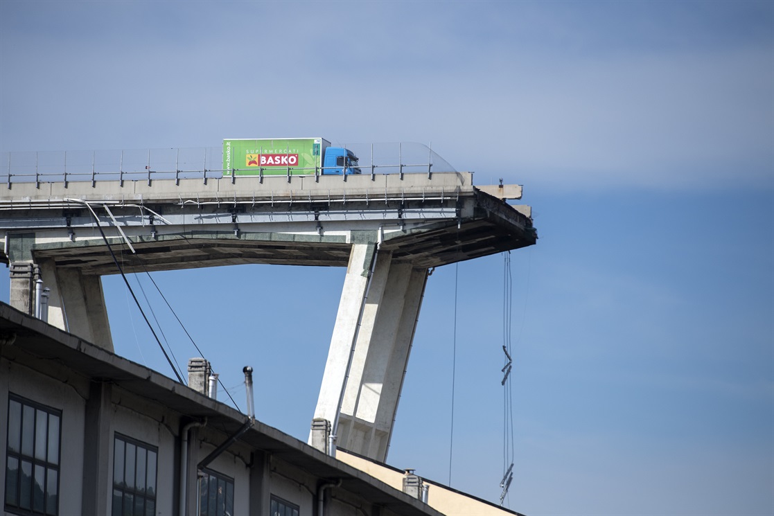 Al momento stai visualizzando Ponte Morandi. Mattarella: “Le responsabilità devono essere accertate”. Meloni: Genova, la Liguria e l’Italia aspettano di conoscere la verità