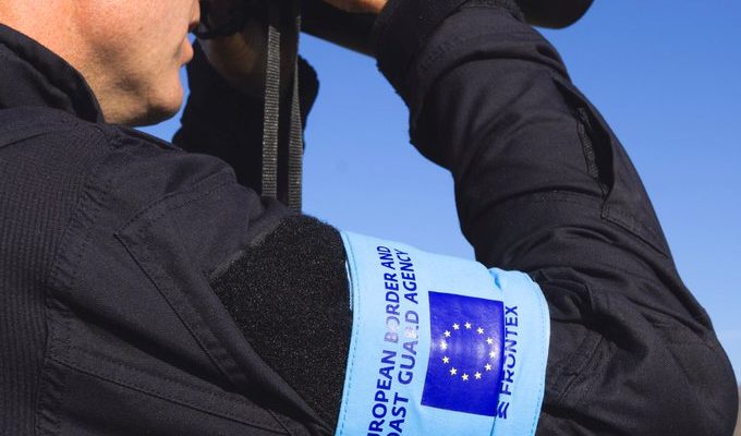 Scopri di più sull'articolo Flussi migratori in Ue: -38% nel 2024, minimo storico dal 2021