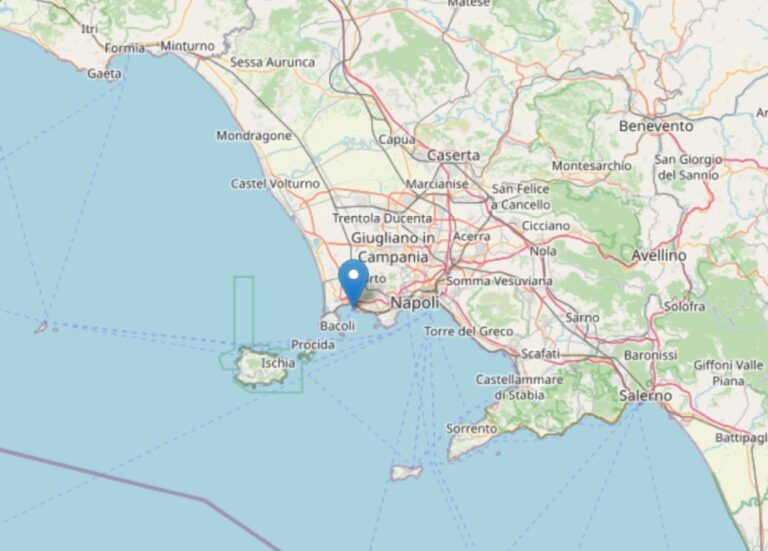 Scopri di più sull'articolo Scosse ai Campi Flegrei, paura a Napoli