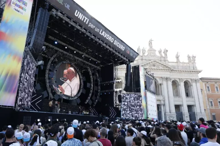 Scopri di più sull'articolo L’Italia marcia per la sicurezza: “Basta vittime sul lavoro”. Al Concertone di San Giovanni l’omaggio a Bergoglio