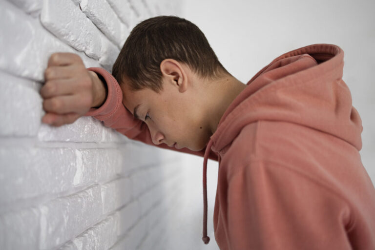 Scopri di più sull'articolo I ragazzi tra solitudini e violenze