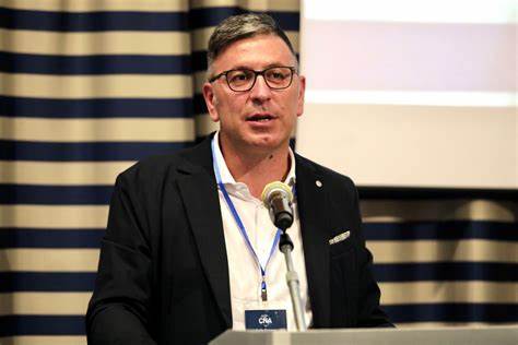 Scopri di più sull'articolo Guerre, burocrazia dazi. Le incertezze che frenano le imprese. Costantini: dolore per i tanti conflitti, la Cna guarda al futuro