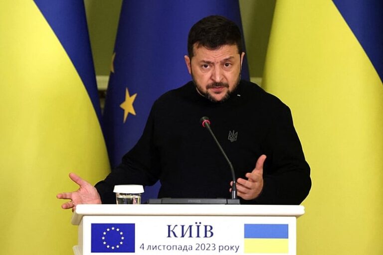 Scopri di più sull'articolo Zelensky: “Pronto a dimettermi in cambio dell’adesione alla Nato”. Il governo britannico annuncia nuove sanzioni contro Mosca