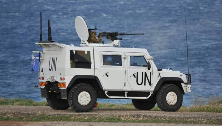 Scopri di più sull'articolo Libano, droni israeliani lanciano granate vicino ai caschi blu. Onu: “Grave violazione del cessate il fuoco”