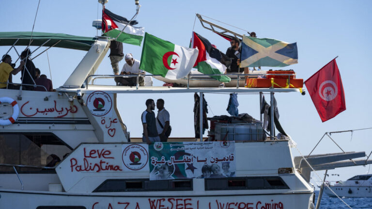 Scopri di più sull'articolo Flottilla per Gaza a 130 miglia dalla costa: 45 imbarcazioni in rotta