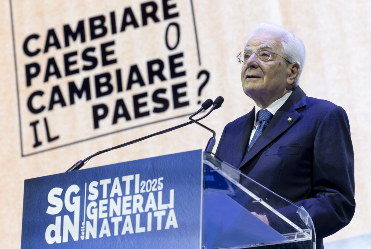 Scopri di più sull'articolo Mattarella: “Le nascite decidono il futuro dell’Italia. I giovani non hanno colpe”