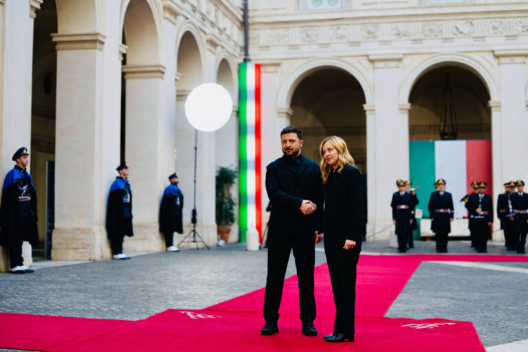 Scopri di più sull'articolo Zelensky a Roma incontra Papa e Meloni, pronto un piano europeo. Il leader ucraino “mi fido della premier”