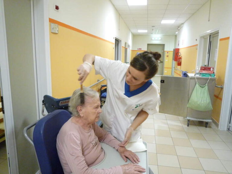 Scopri di più sull'articolo Residenze socio-sanitarie, aumentano gli ospiti, ma il welfare resta a due velocità: Nord avanti, Sud in affanno