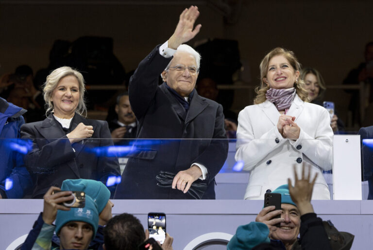 Scopri di più sull'articolo Olimpiadi Milano-Cortina, il mondo a San Siro. Mattarella: “Lo sport linguaggio di dialogo tra i popoli”