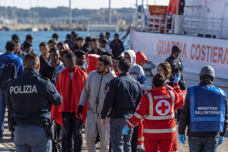 Scopri di più sull'articolo Migranti, Berlino riapre il fronte con Roma: “Ripartono i trasferimenti in Italia”