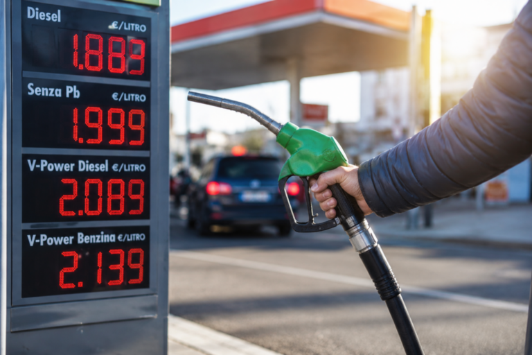 Scopri di più sull'articolo Accise sul gasolio prorogate fino al 25 agosto. Il Governo accelera anche sull’Intelligenza Artificiale
